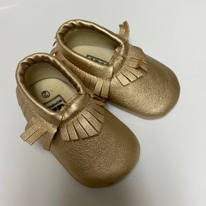 LIKE NEW ROMIRUS ROSE GOLD MOCASSINS SIZE 2